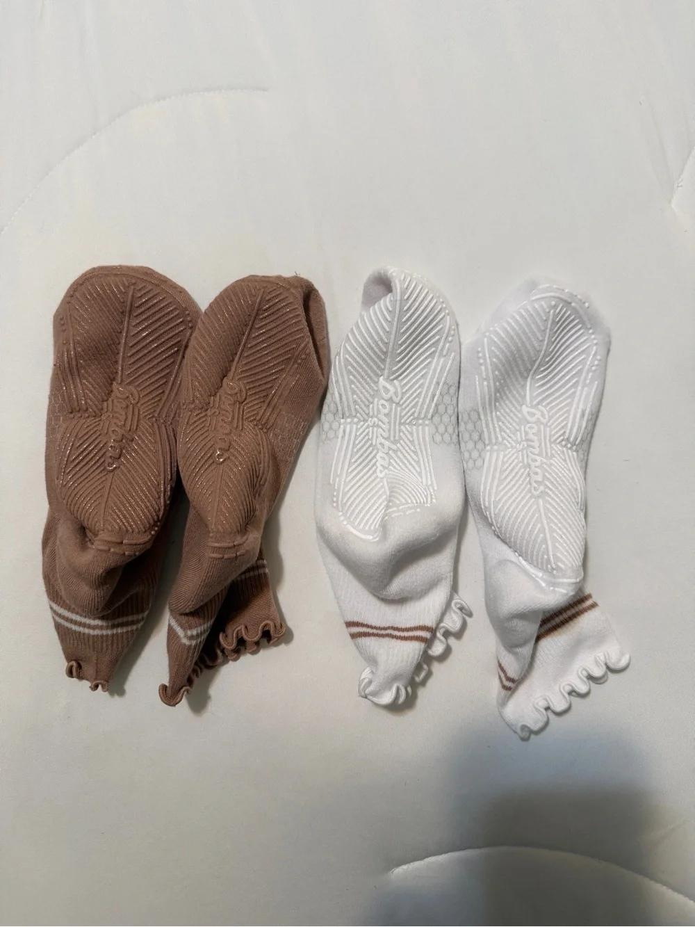 Bombas Pilates Ruffled Ankle Grip Socks - Brown & White